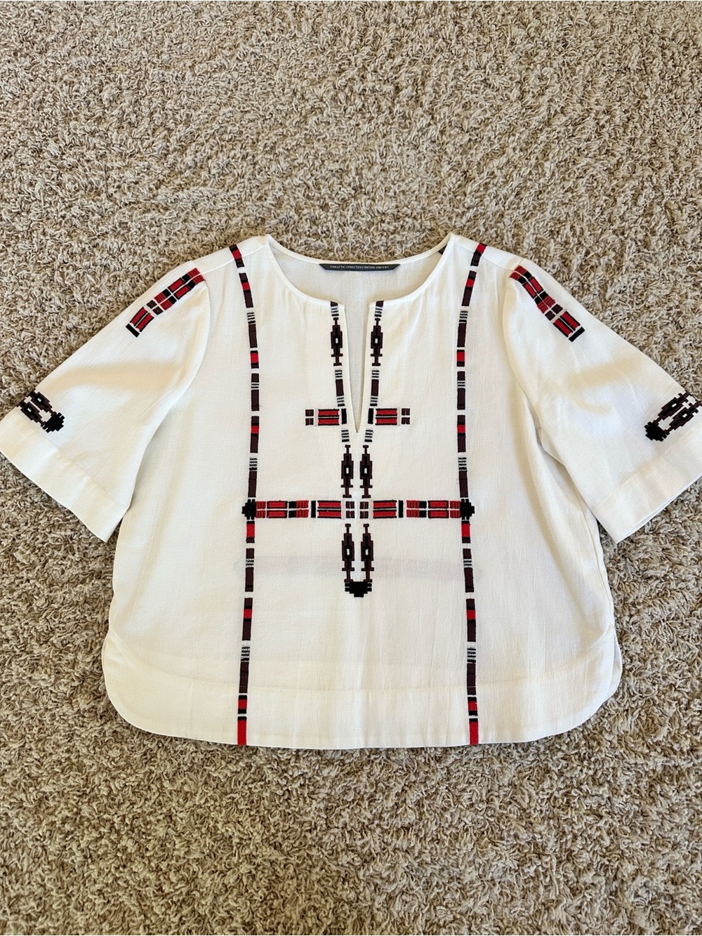 Twelfth Street by Cynthia Vincent white embroidered geometric trim top S